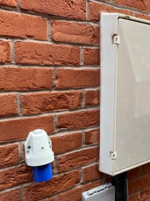 Gen outdoor connector